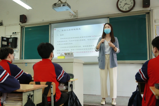 重整旗鼓！看102高級(jí)中學(xué)的“孩子王”為學(xué)生開學(xué)上課保駕護(hù)航